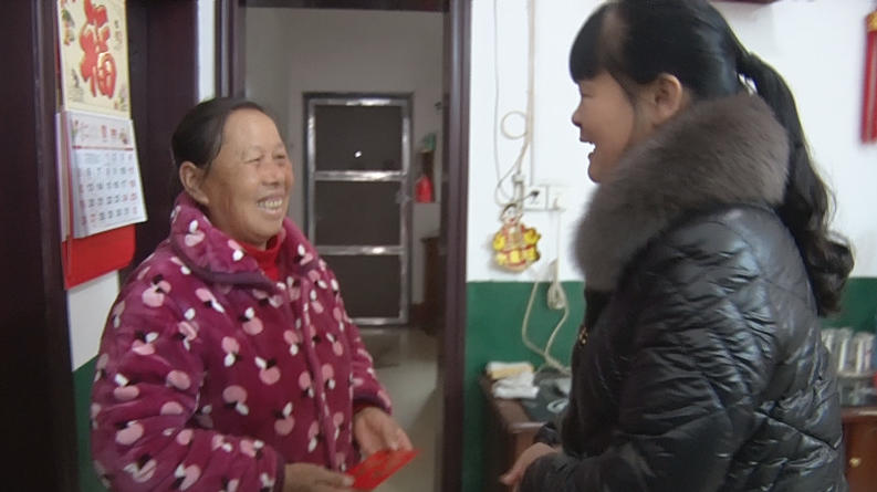 龙潭街道携手爱心人士为贫困户送温暖