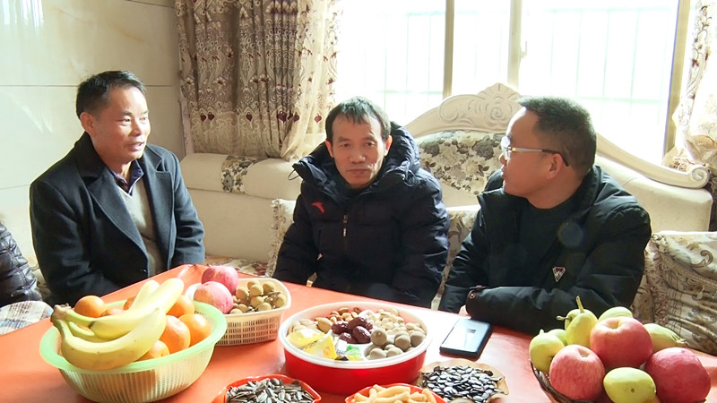 市文旅广体局来我县走访慰问现役世界举重冠军家属