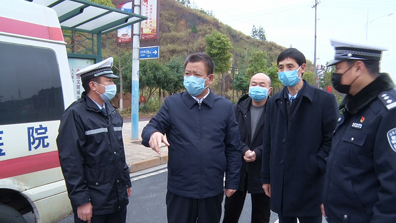 彭生智督导城区和乡镇新型冠状病毒感染的肺炎疫情防控工作：全面加强群防群控、坚决打赢疫情防控阻击战