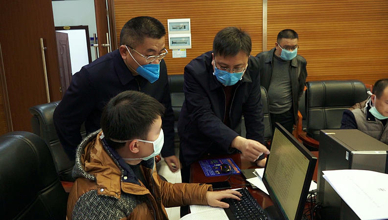 黄力看望慰问疫情应急处置指挥部工作人员