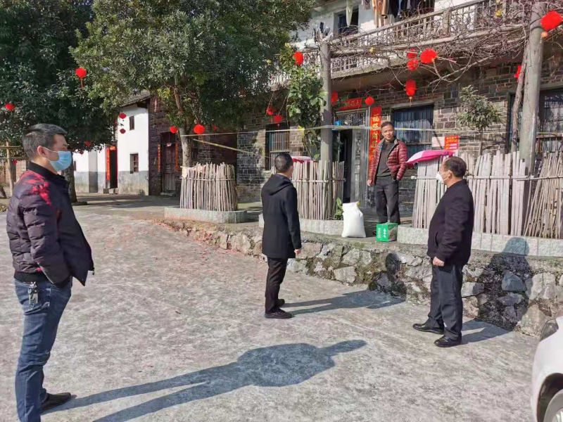 【让党旗在防控疫情第一线高高飘扬】太和镇：各村党支部给居家隔离人员免费送蔬菜