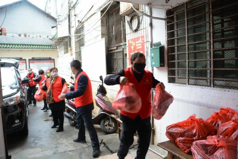 隔离不隔爱 我县志愿者为湖北返乡居家隔离人员送温暖