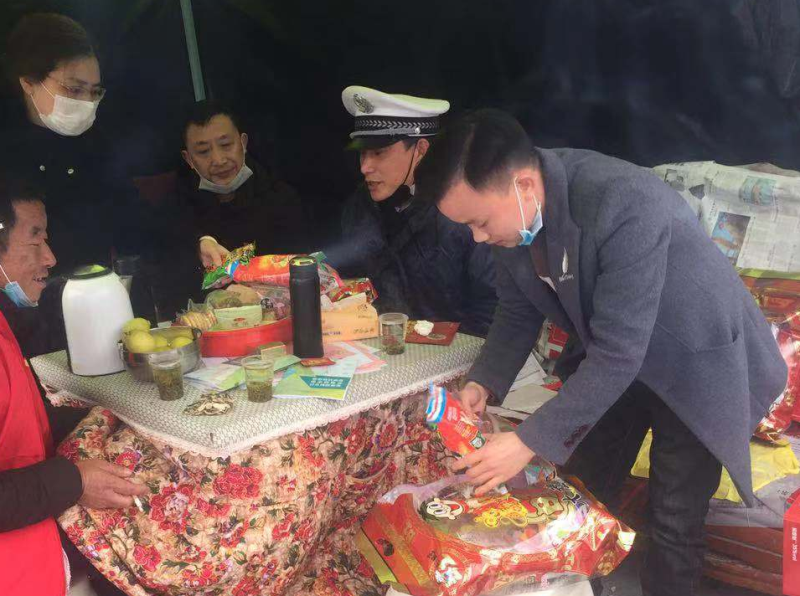 仁义干群一条心  携手同行抗疫情