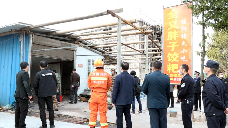  我县集中整治取缔“马路市场” 
