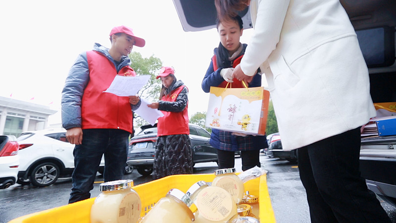  学雷锋 战疫情：团县委线上义卖滞销农产品