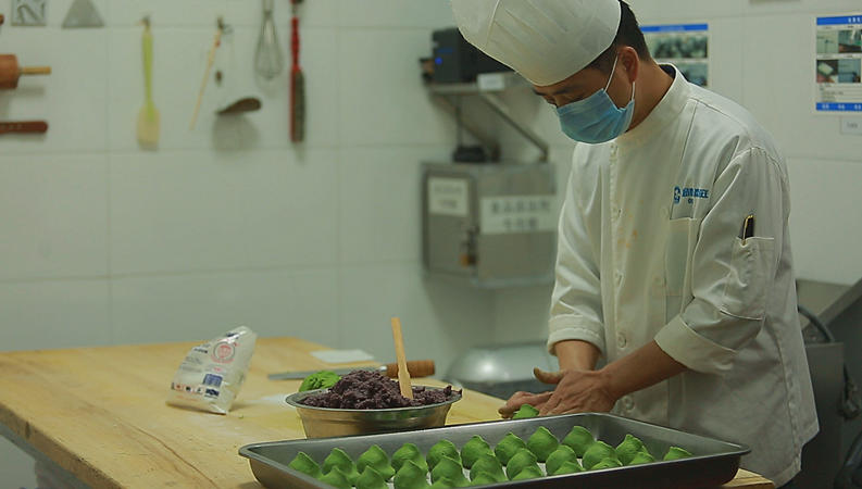 春天的味道：艾叶饺粑裹红豆  软糯清甜化春心