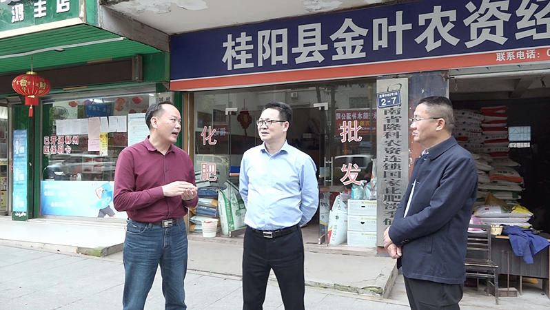 省供销合作总社来我县调研农资供应工作