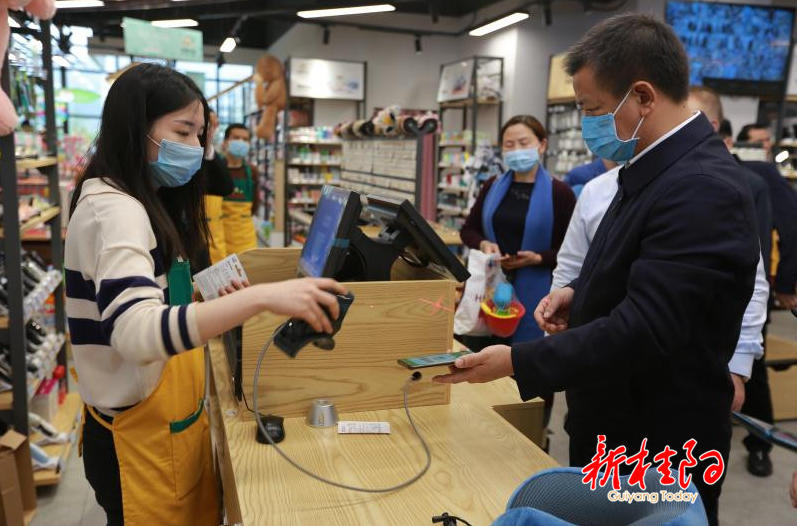 彭生智、朱阳辉带头“逛超市”“下馆子” 促消费