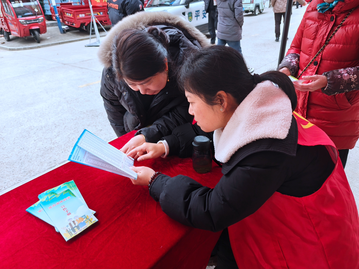 鼎城社保：招聘会上话社保，贴心服务暖人心