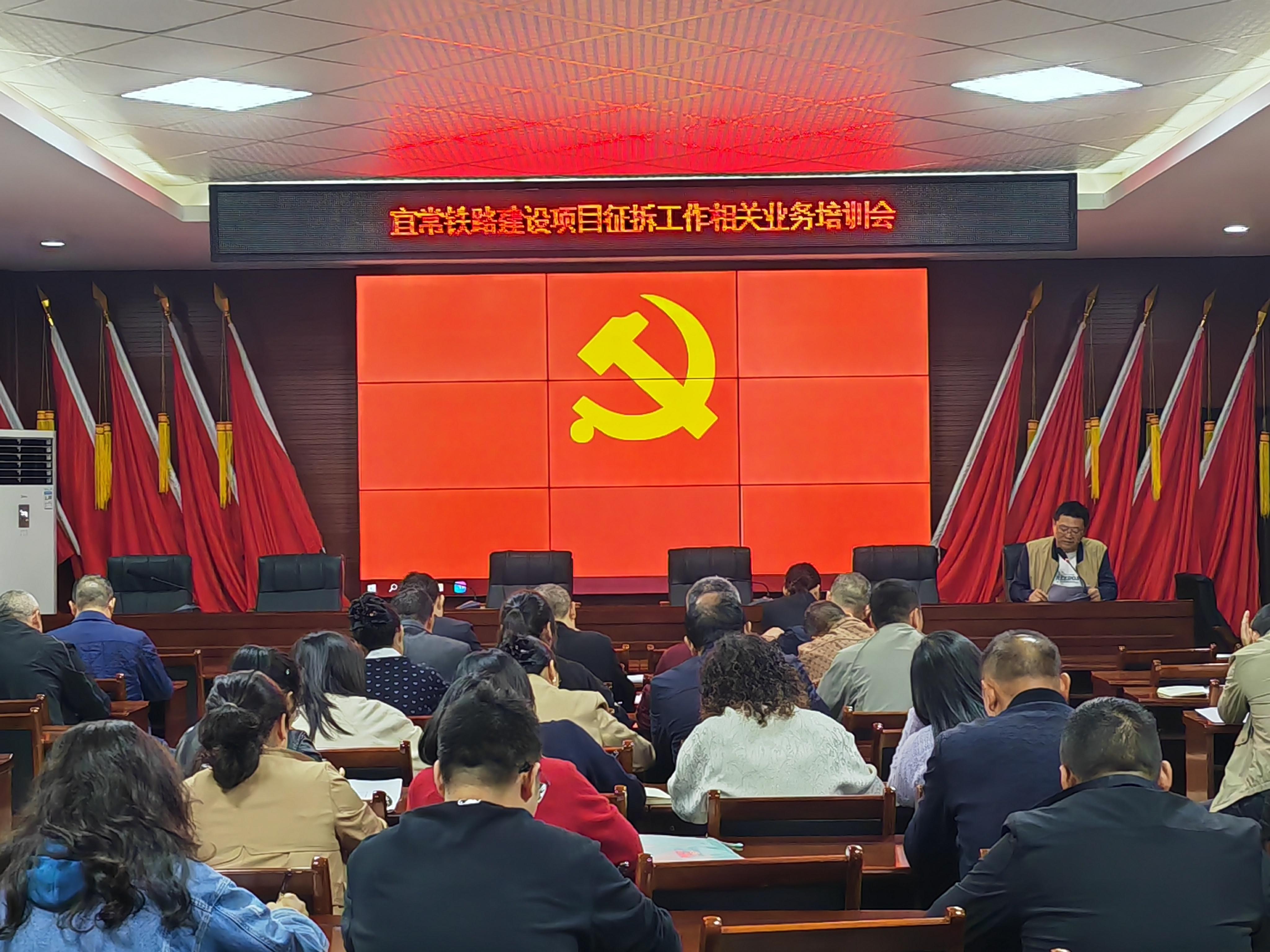 鼎城区人社局：政策直通车开进石板滩，答疑解惑助力宜常铁路建设