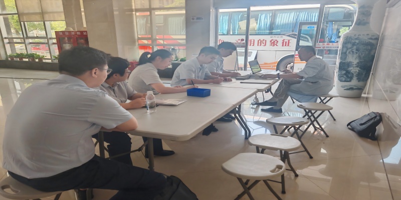 涓涓热血汇暖流 洞口农商献爱心