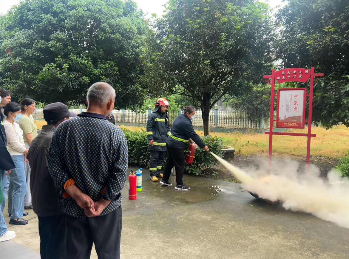 新泉镇开展消防“实战演练”  筑牢敬老院“安全屏障”