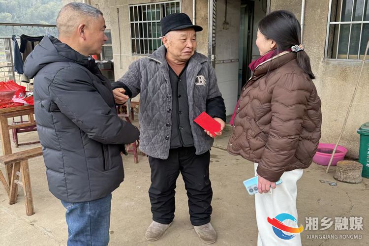 [栗山镇]慰问帮扶暖民心