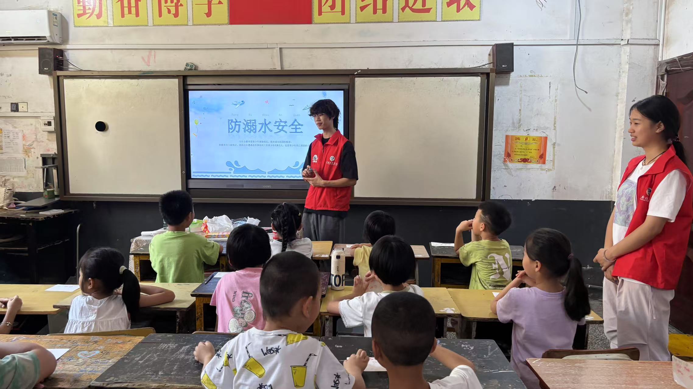 返鄉(xiāng)大學(xué)生走村入戶 洋沙湖鎮(zhèn)掀起青春志愿潮