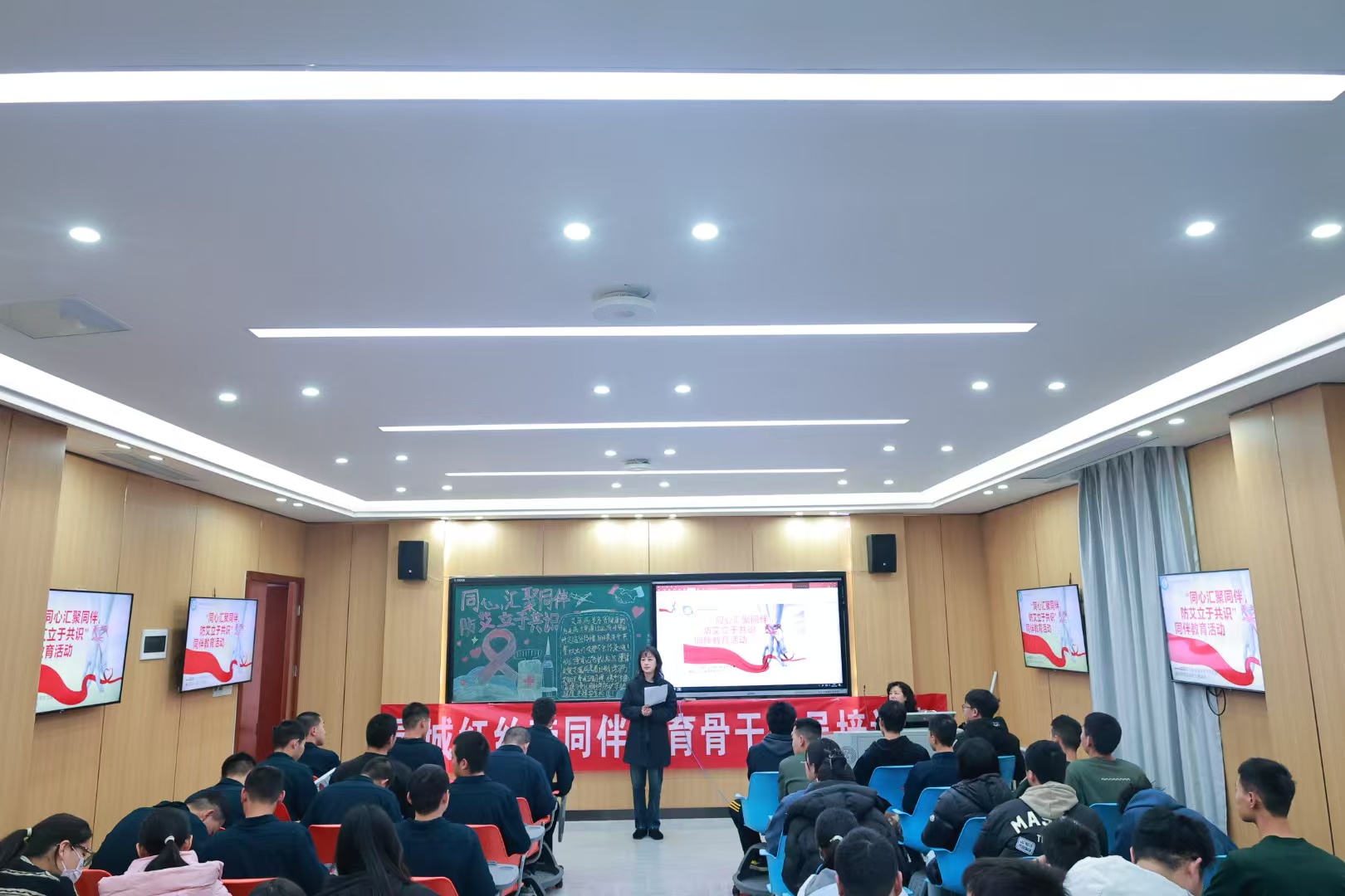 超2000师生参与，50名“红丝带使者”上岗……长沙航院举行防艾抗丙主题宣传活动