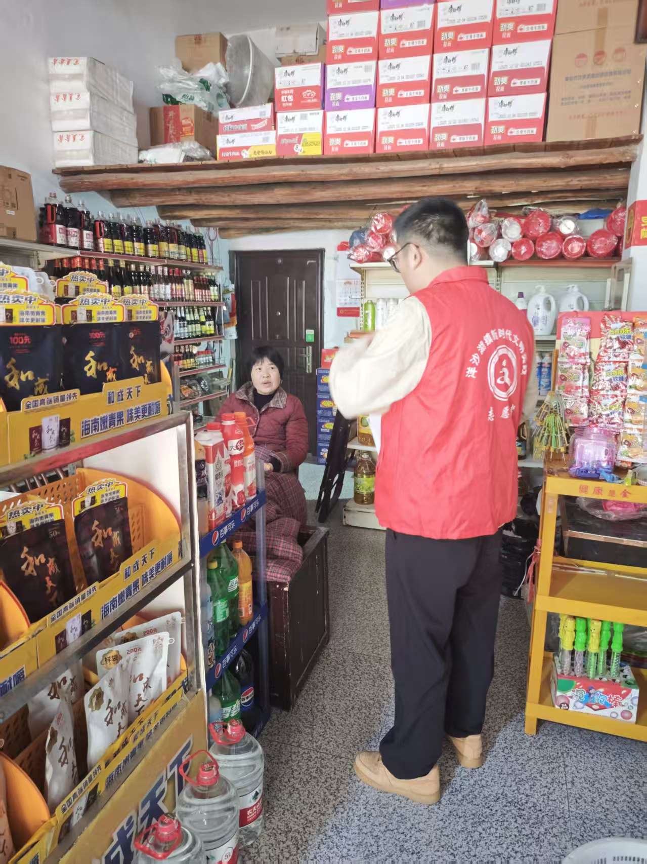 洋沙湖镇开展“禁燃禁放”入户宣讲