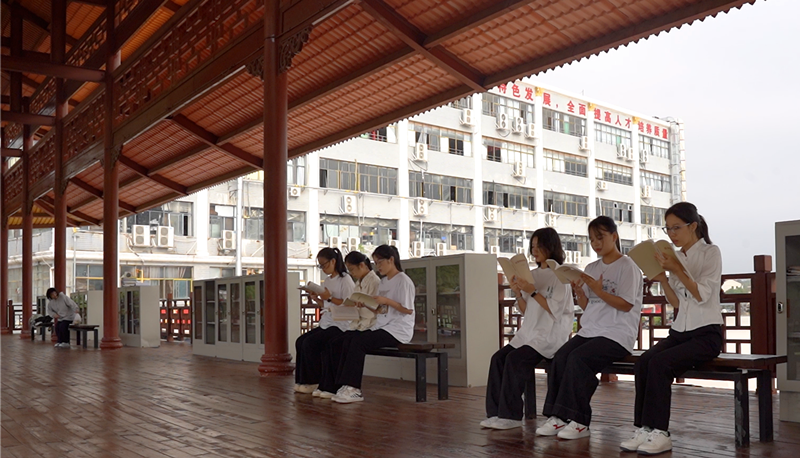 声动校园!湖南交通工程学院“青春红·阅读者”诵读会引燃大学生信仰之火