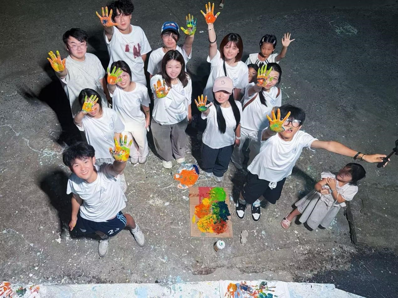 青春下乡｜湖南工学院学子手绘30米长卷 赋能宁远龙坪村乡村建设