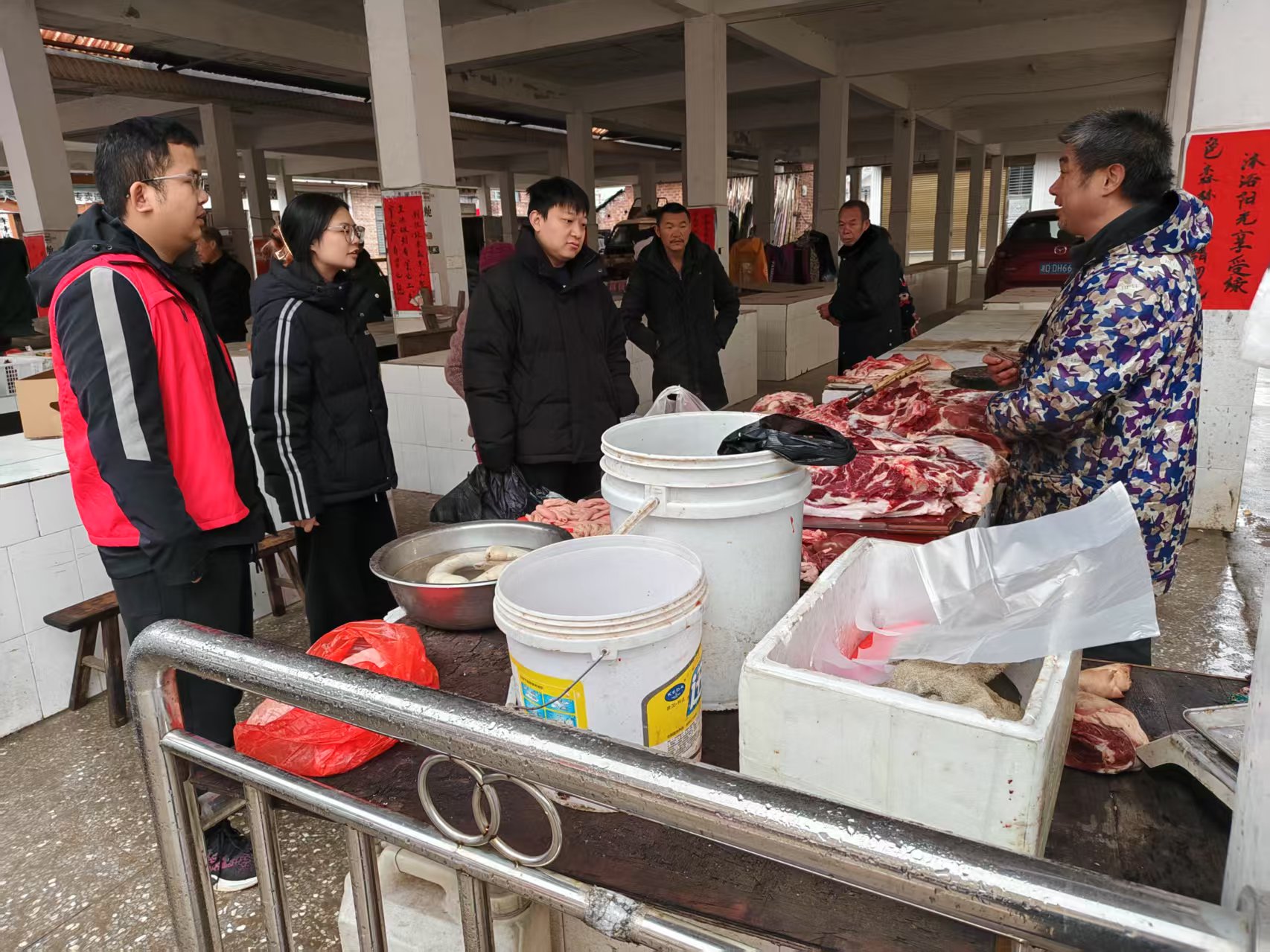 浆洞瑶族乡：突击检查农贸市场，筑牢食品安全防线