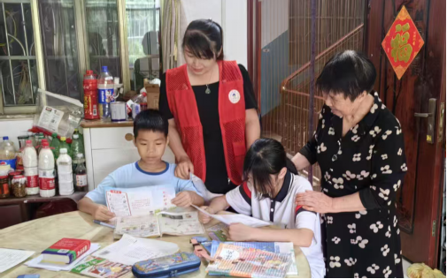 漿洞瑤族鄉(xiāng)“利劍護(hù)蕾”在行動(dòng) 筑牢未成年人保護(hù)防線(xiàn)