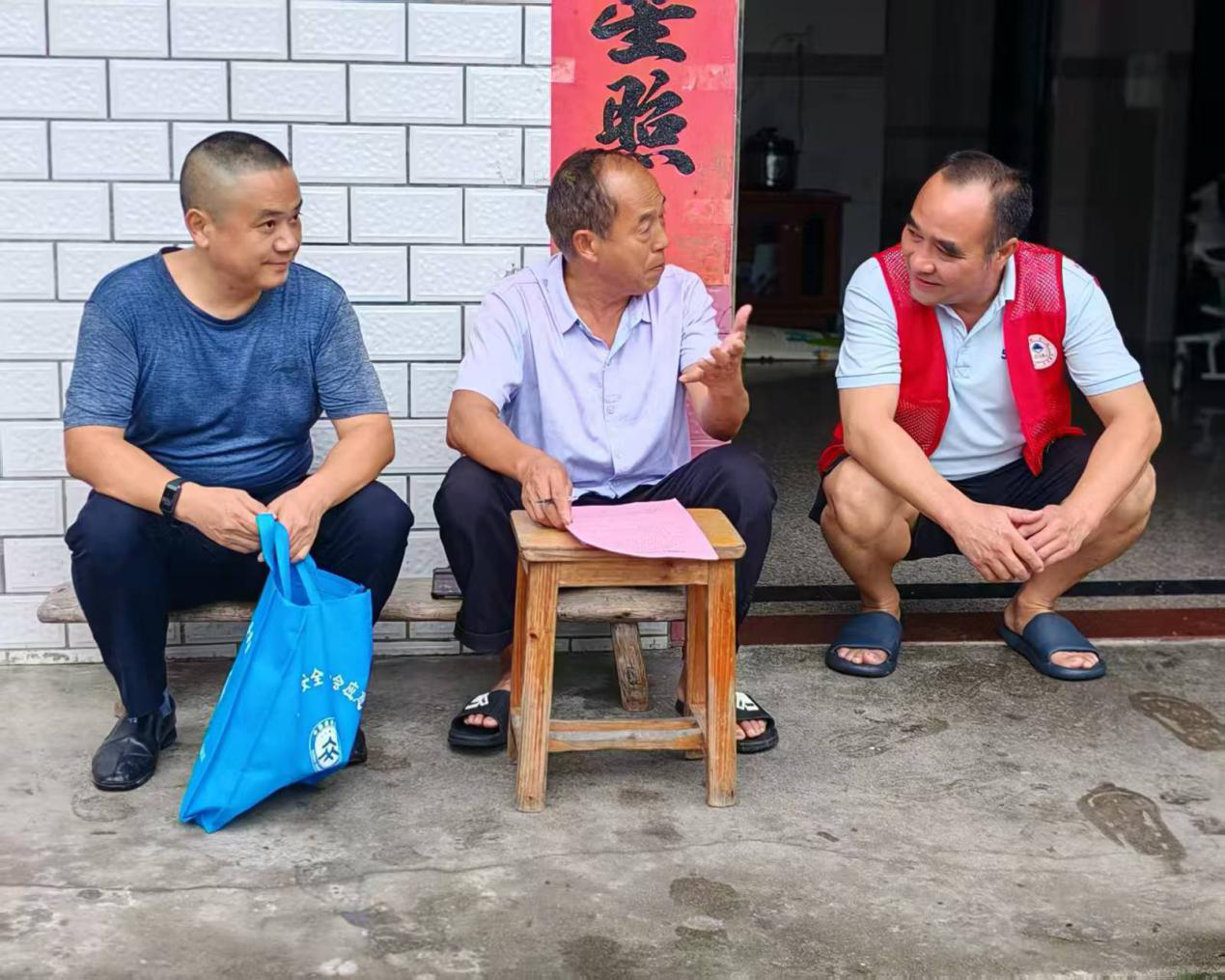 漿洞瑤族鄉(xiāng)：進村入戶宣傳，筑牢安全健康防線