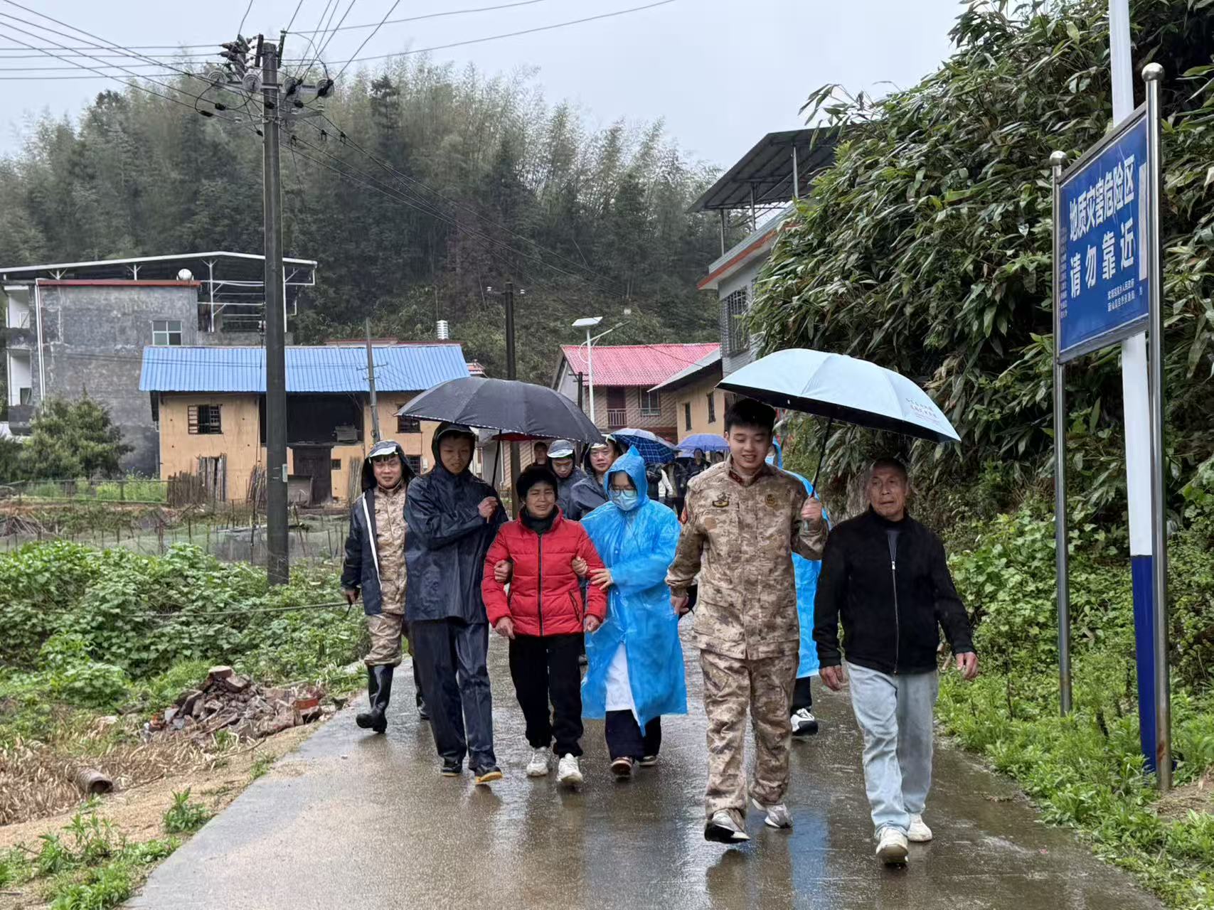 浆洞瑶族乡开展防汛及地质灾害应急演练