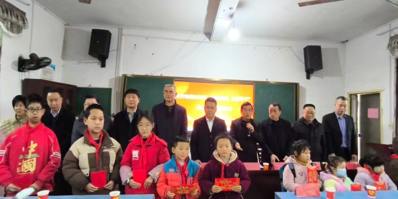 祁阳市大村甸镇举行“情暖春日 关爱学子”主题捐赠仪式