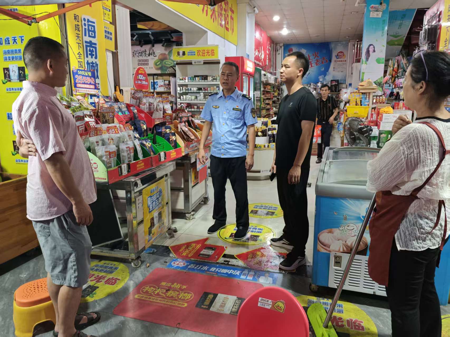 斗姆湖街道：开展“烟花爆竹”打非治违专项行动