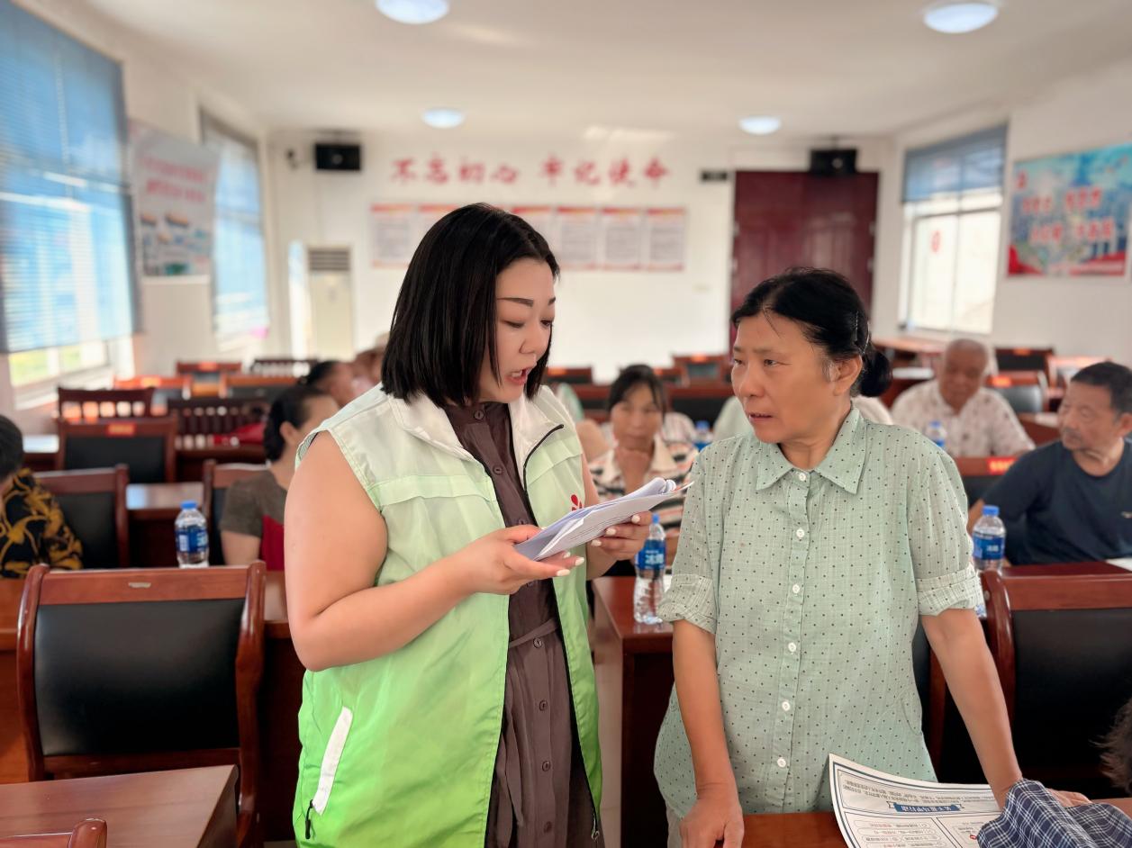 斗姆湖街道：社工送健康 共筑防诈墙