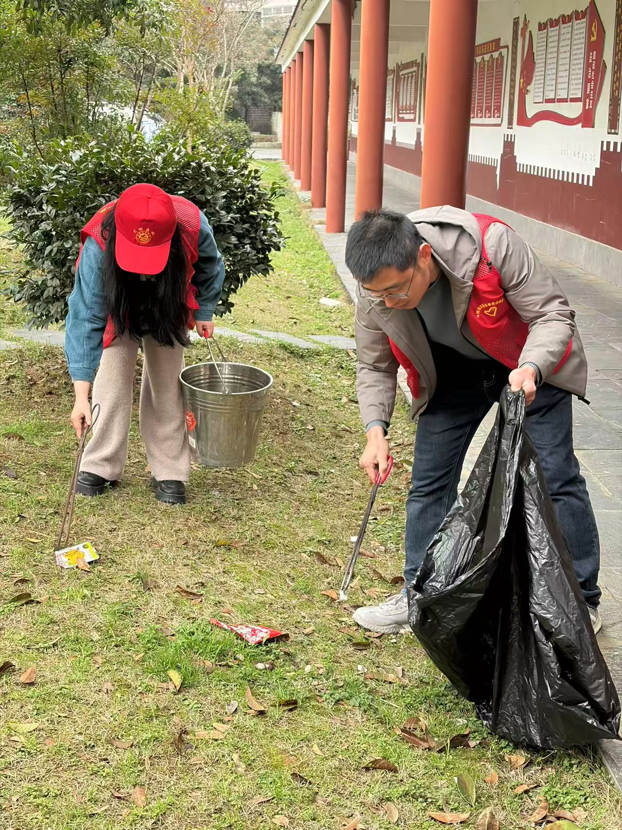 斗姆湖街道开展学雷锋志愿服务活动