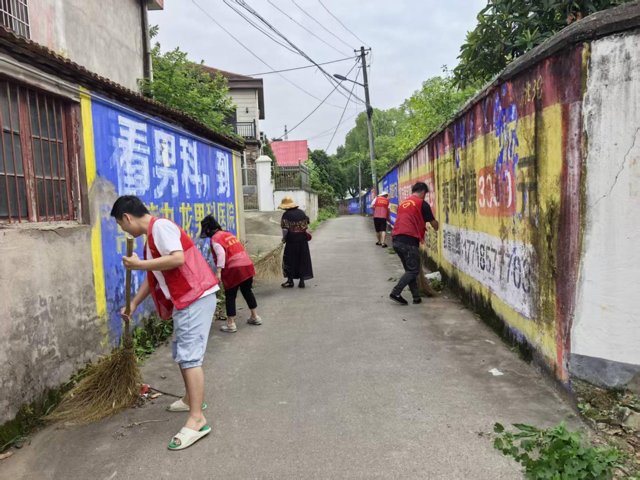 斗姆湖街道：斗姆湖社区开展环境卫生整治专项行动