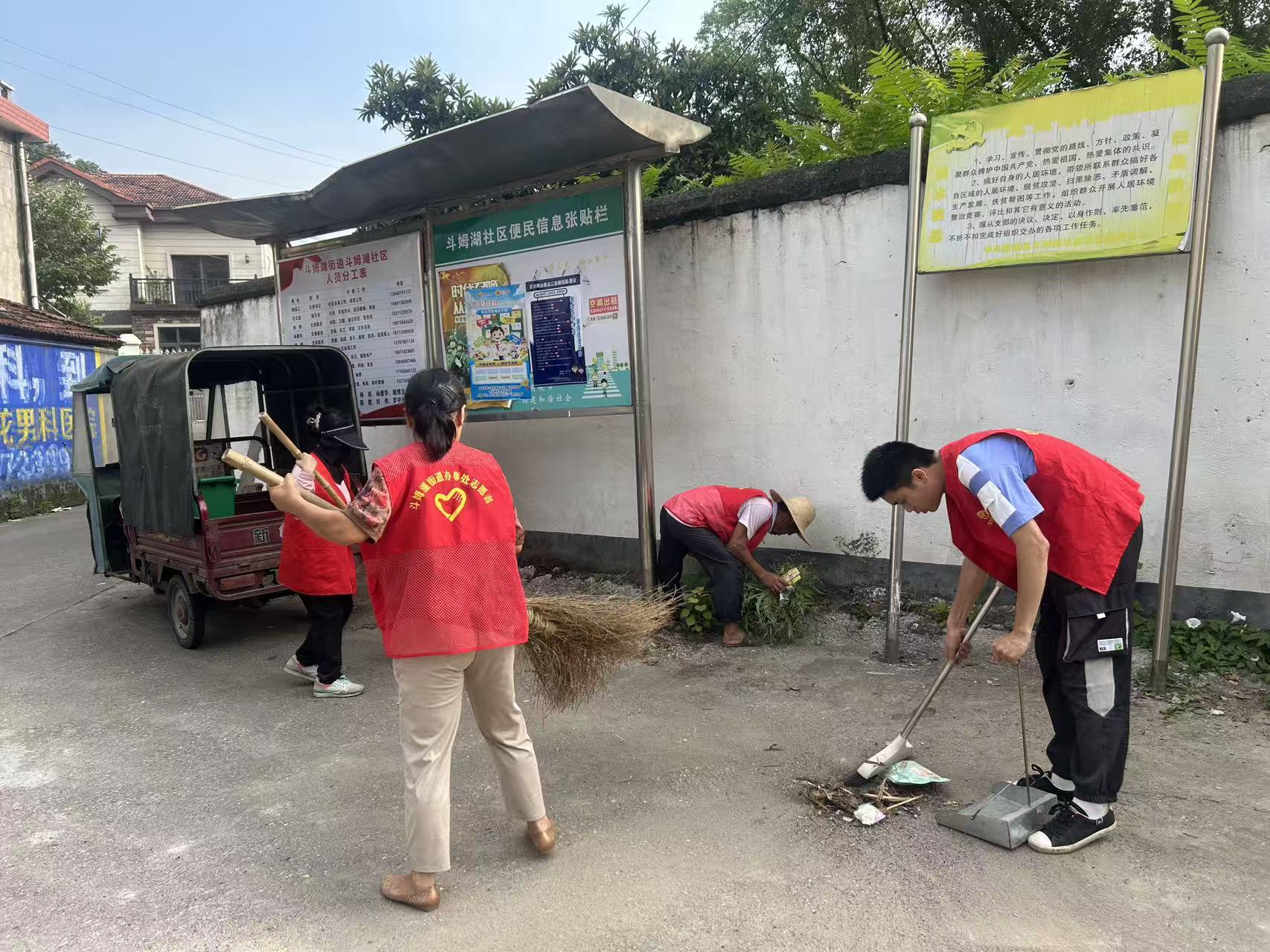 斗姆湖街道：开展环境卫生集中整治 擦亮街道中心“文明窗”