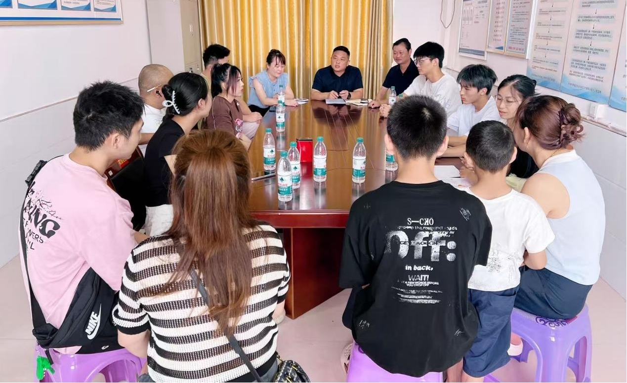 斗姆湖街道：召开优秀学子经验分享会