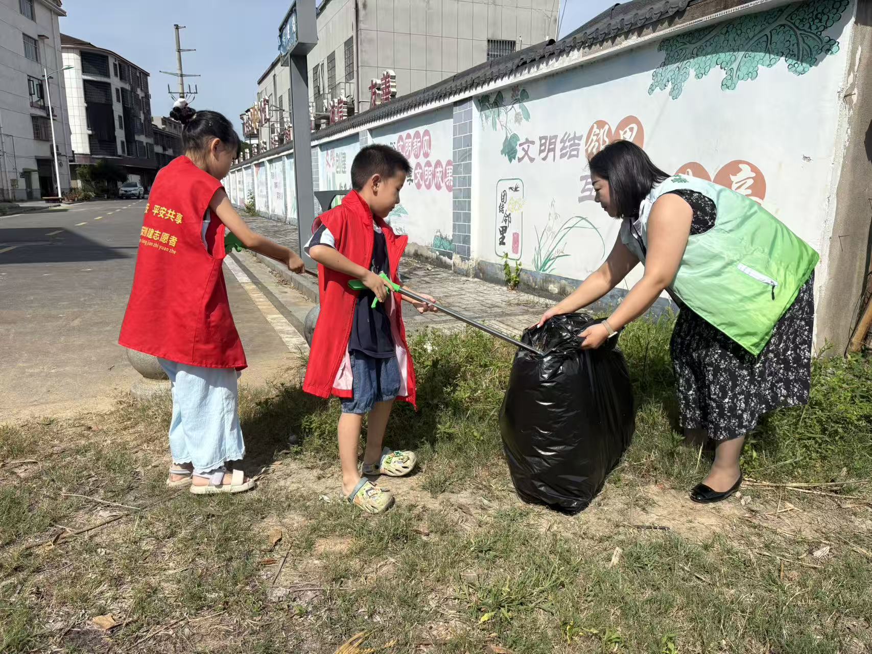 斗姆湖街道：儿童志愿助力绿色社区建设