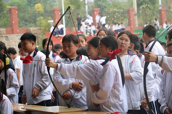 临武五中：传统体育进校园