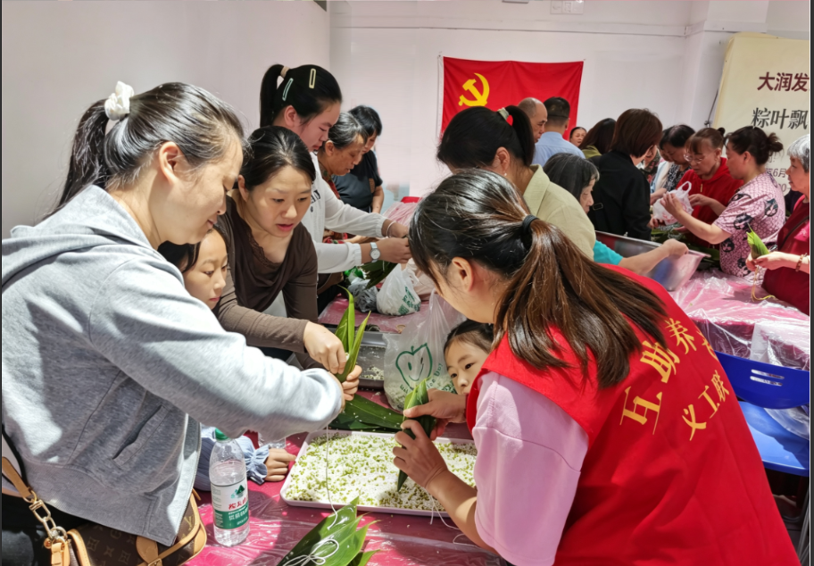 丹阳街道北堤社区开展迎端午庆七一志愿服务