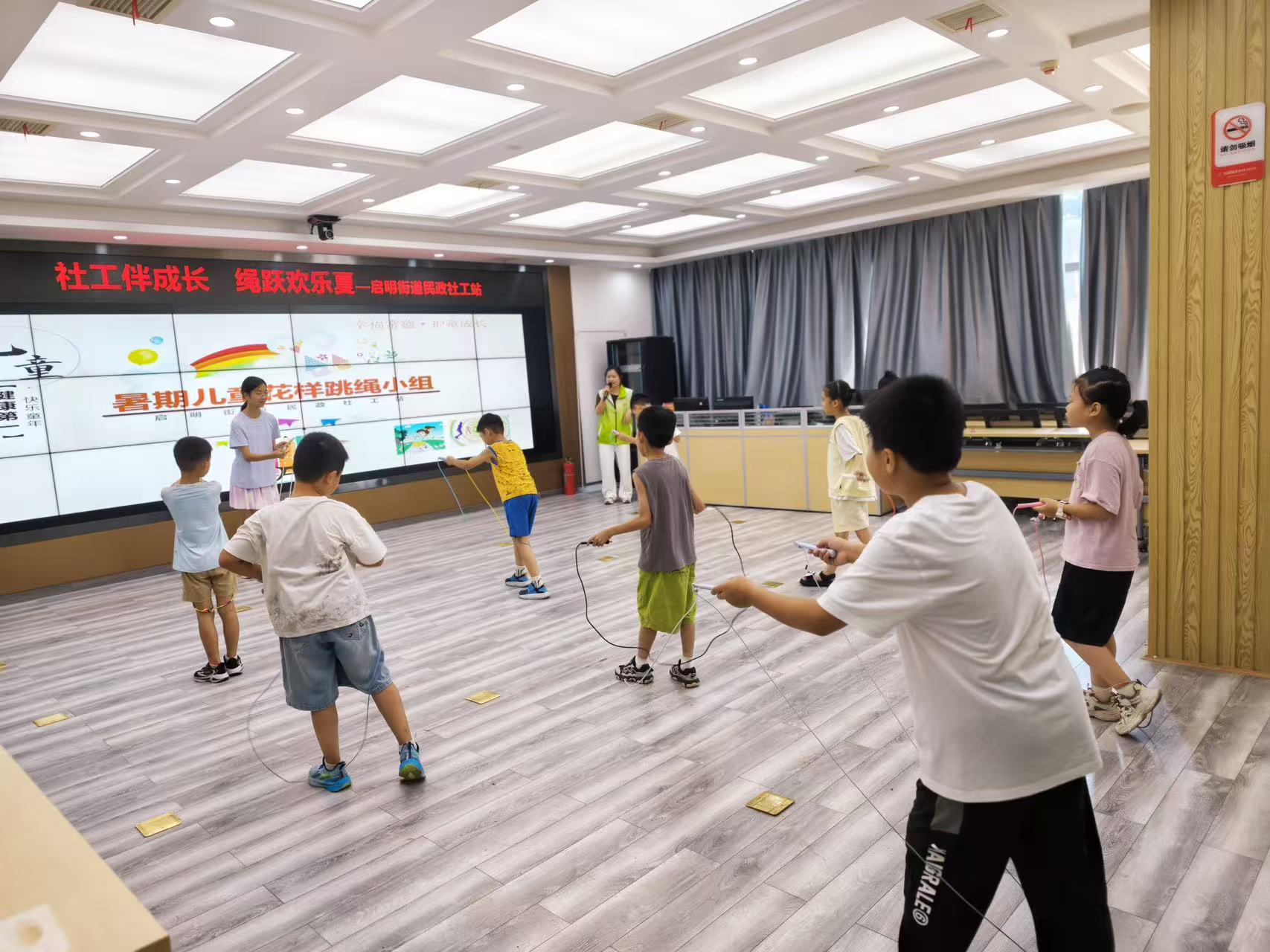 启明街道暑期花样跳绳小组收官 跃动童年跳出坚韧品格
