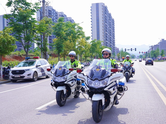 蓝山县公安交警大队：交警坚守护平安
