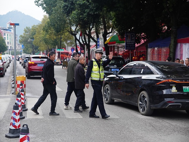 【新春走基层】蓝山公安交警：坚守铺就坦途 圆满完成2026年春节假期交通安保工作任务