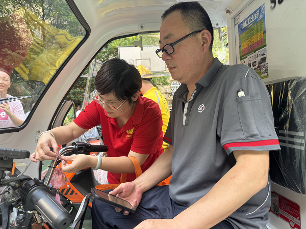 我爱湘潭我的家丨霞光社区开展粽香传情“新”连心·党群携手护安康活动