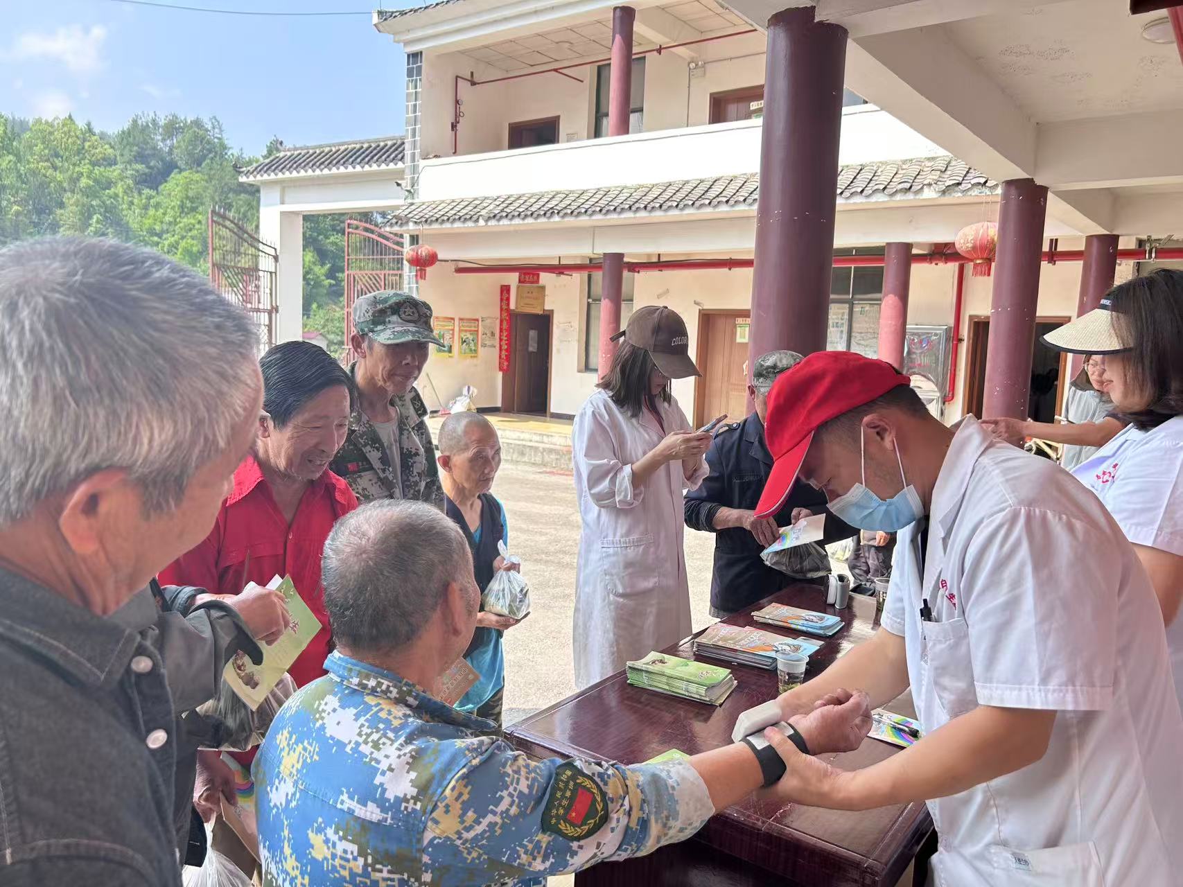 马合口白族乡开展端午节慰问活动