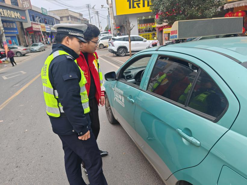 白水镇：“志愿服务岗”护航春节交通畅通