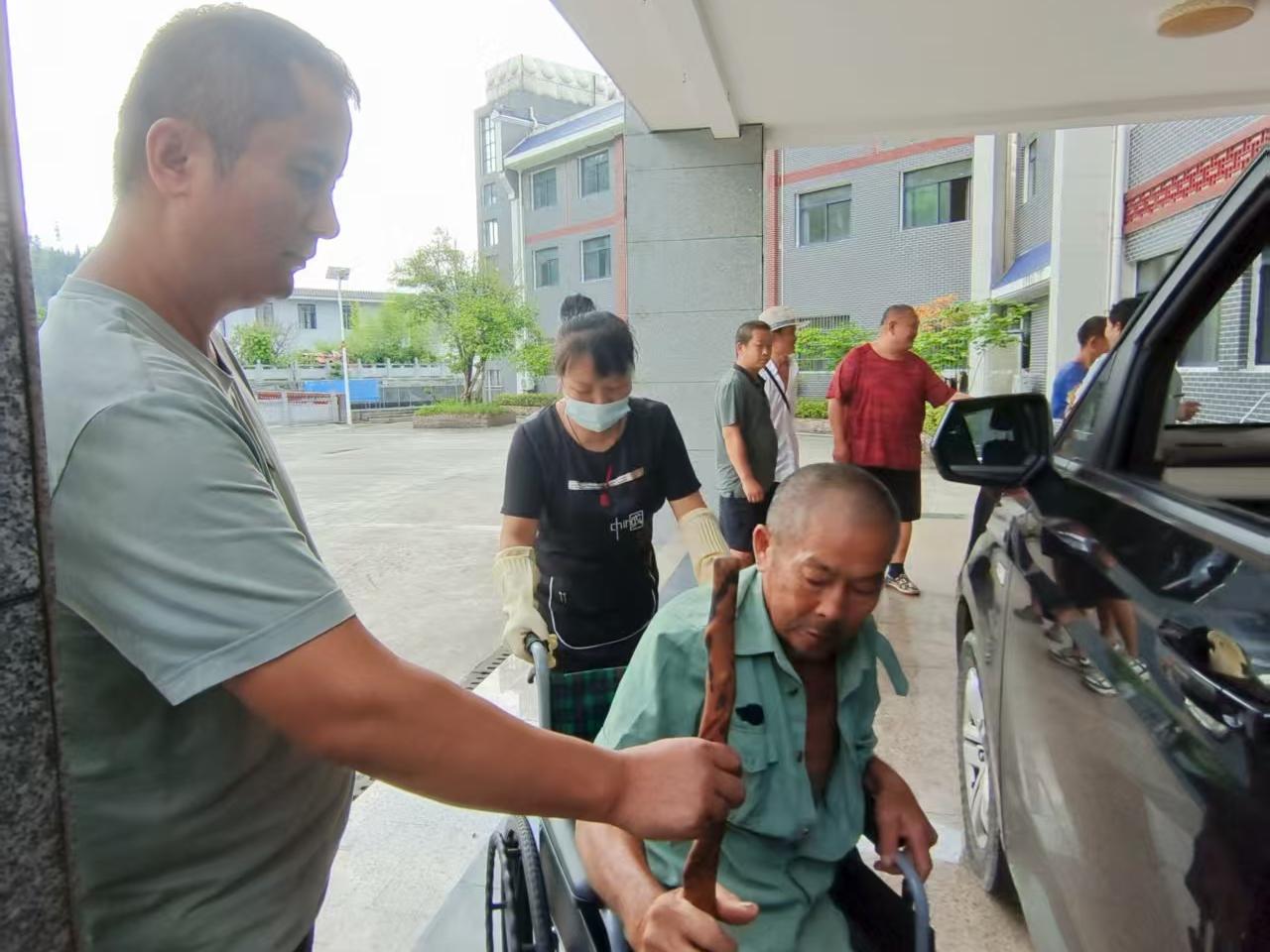 2小时紧急救援！默戎镇多方联动，成功寻回走失阿尔茨海默病特困老人