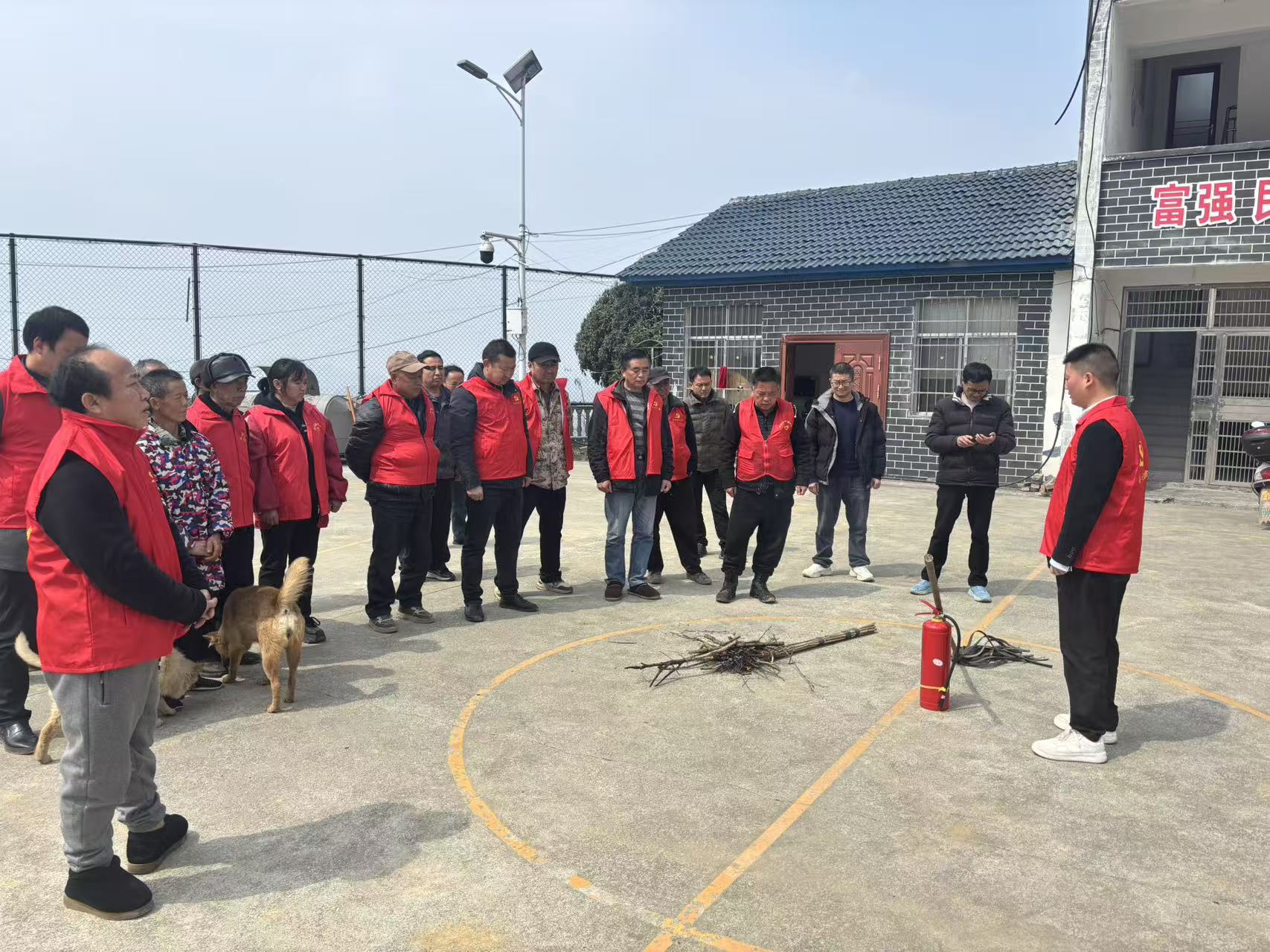 默戎镇组织开展防汛地灾消防森防综合演练 筑牢安全防线