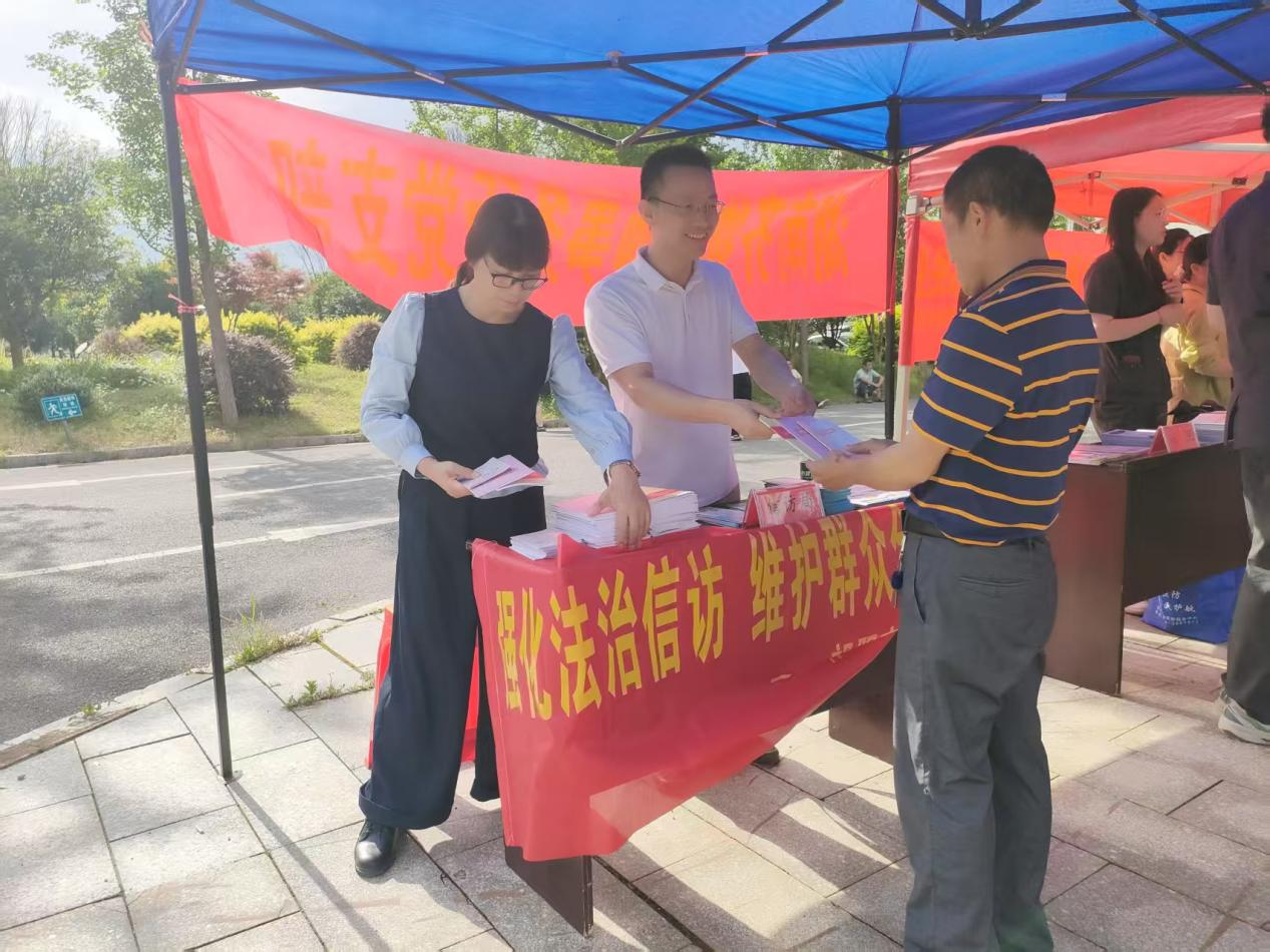 祁阳市信访局开展信访法治宣传活动