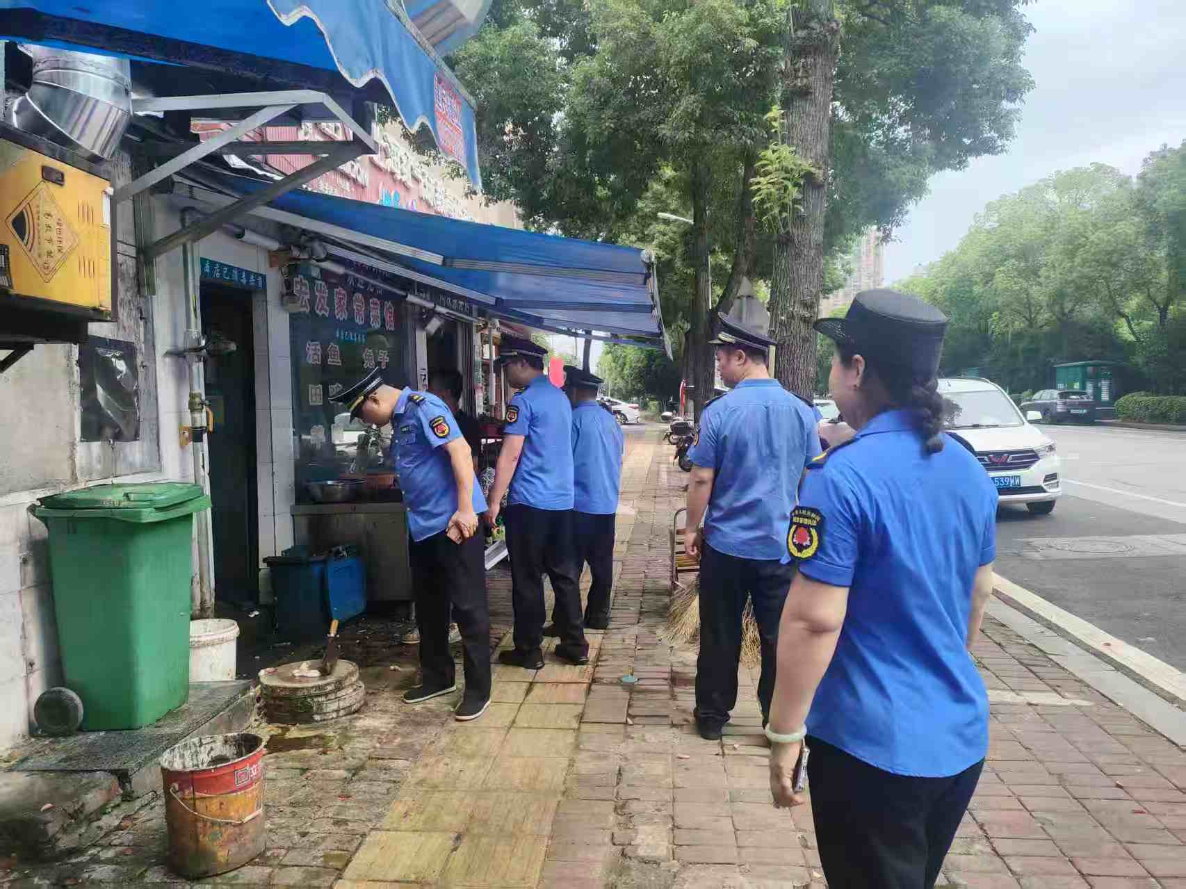 雨湖城管：端午节坚守岗位 维护良好市容秩序