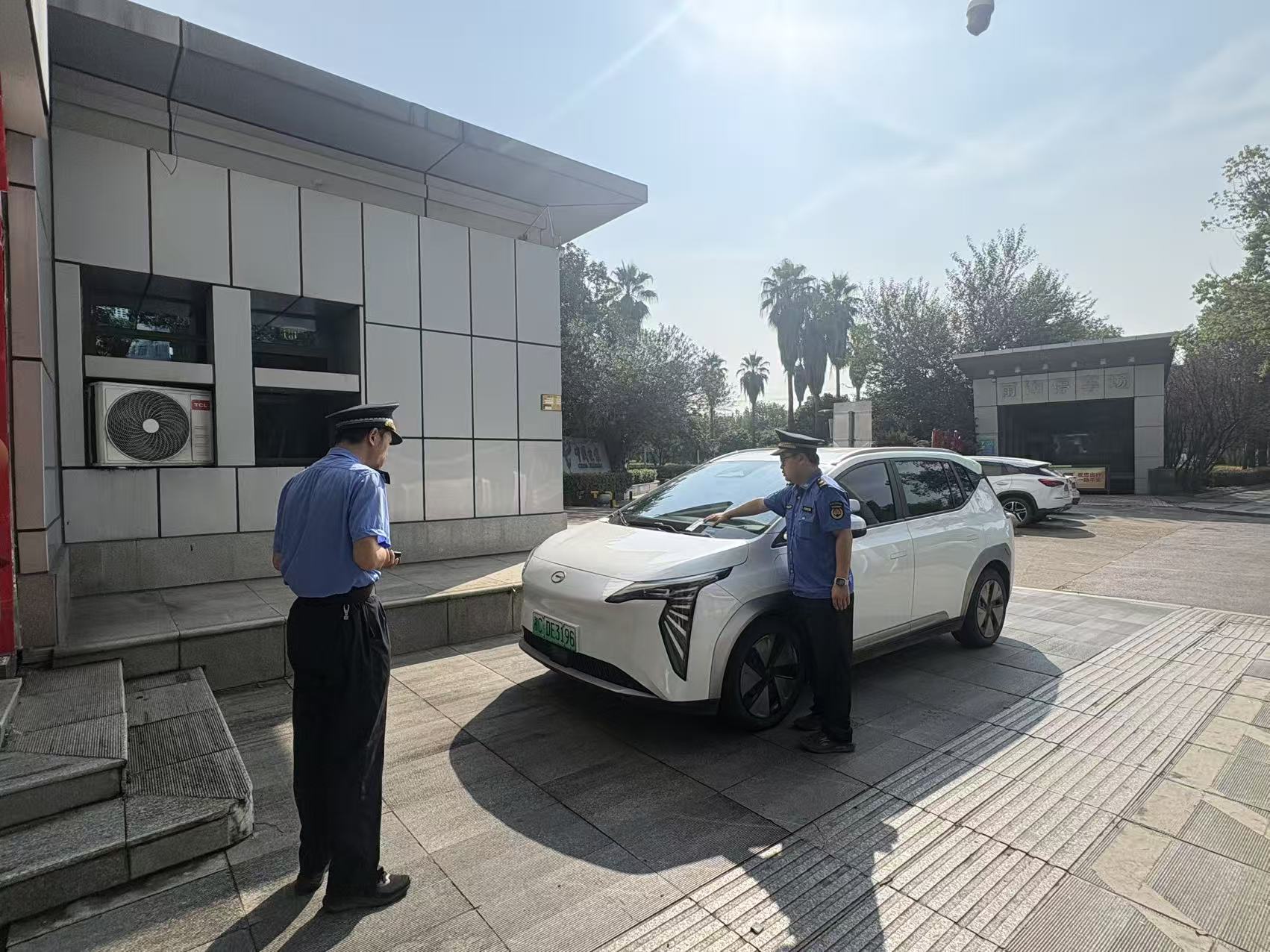 雨湖城管：国庆在岗不松懈 全力守护城市市容秩序与运行安全