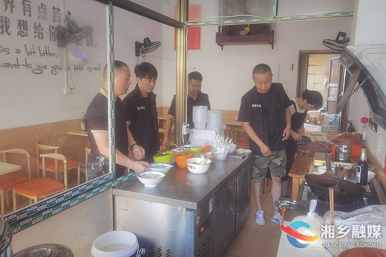 [泉塘镇]开展燃气与食品安全检查 护航开学季
