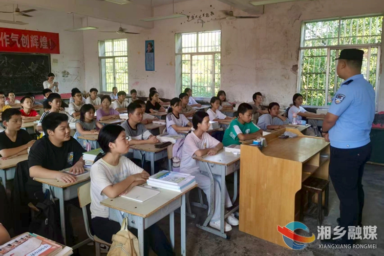 [泉塘镇]开展法治宣传教育 为青少年成长筑牢法治根基