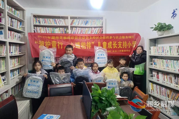 [泉塘镇]暖冬送关爱 童心沐书香